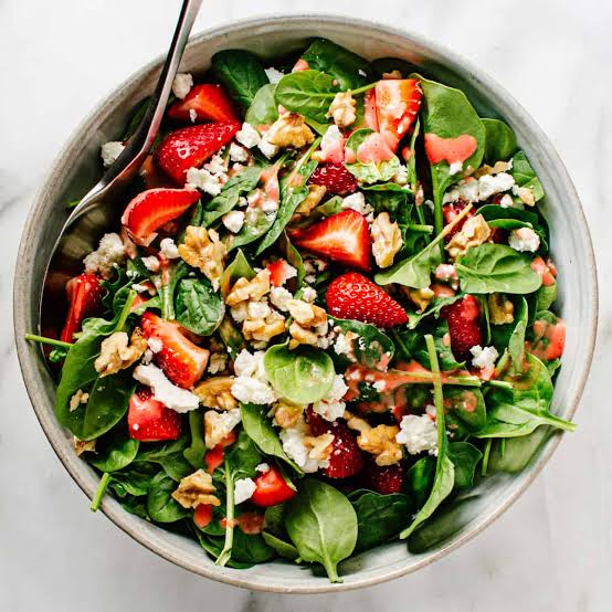 Strawberry Spinach Walnut Salad